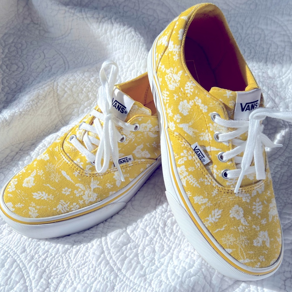 Vans Yellow Flower Doheny Shoes, Women’s Size 7.5, Excellent Condition